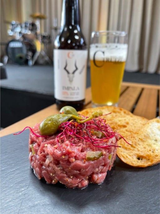 Steaktartar con cerveza artesana del Pallars Jussà